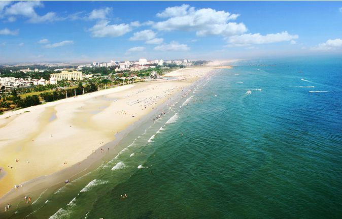 阳光西海岸项目位于北海市创业大道9号,地处海湾新区,是北海廉州湾畔
